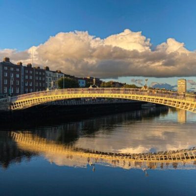 ha-penny-bridge-liffey-river-sunset-dublin-city-ireland_191971-26681-1